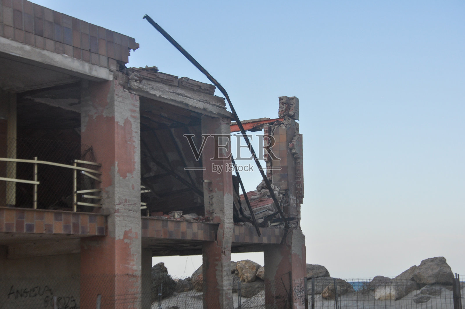 废弃和毁坏的建筑照片摄影图片