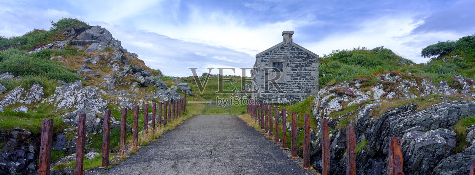 苏格兰克雷格尼什角的汝拉之声、科里夫瑞肯和岛屿上空的暴风雨天空照片摄影图片