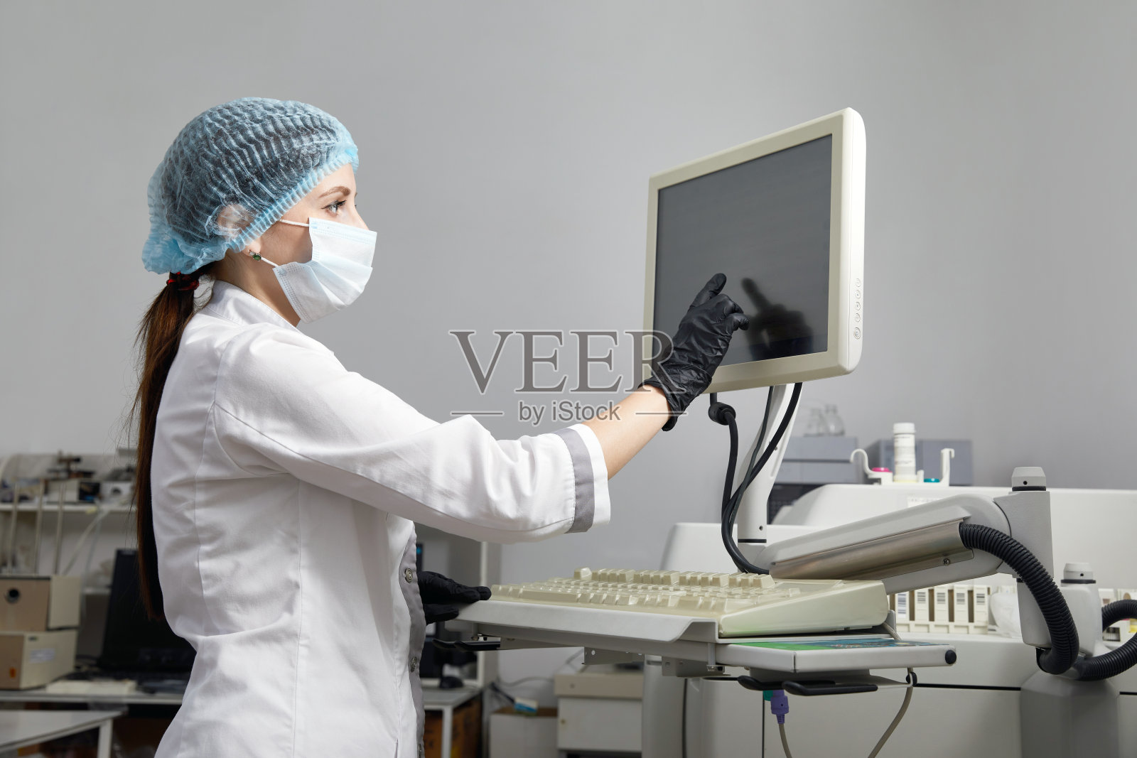 科学家在实验室使用电脑屏幕照片摄影图片