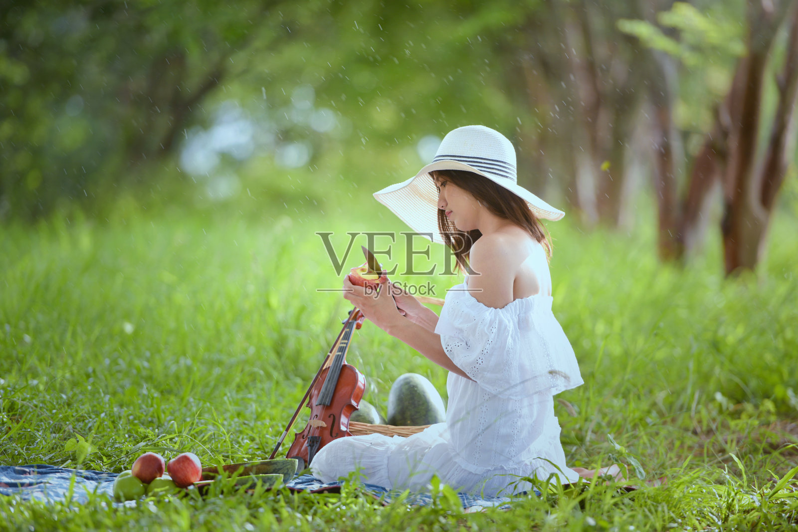 女人户外照片摄影图片