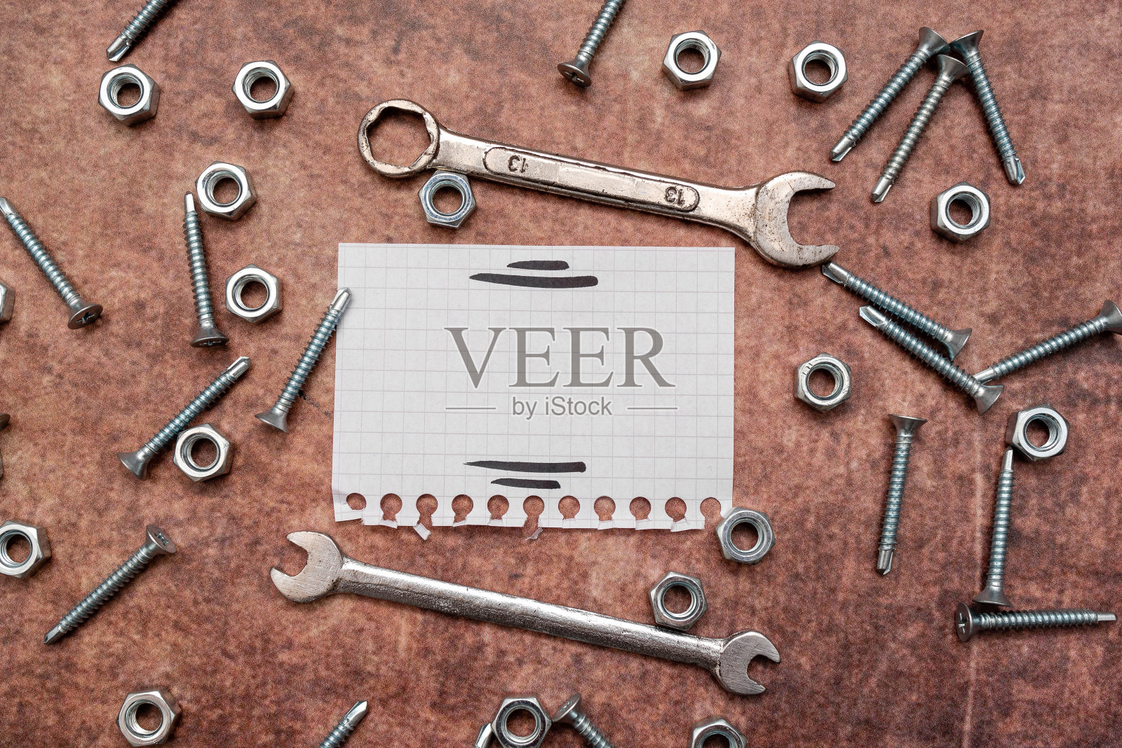 新想法，维修计划的头脑风暴，维修方案，施工项目，创造性思维螺母和螺栓模式，工具箱工具照片摄影图片