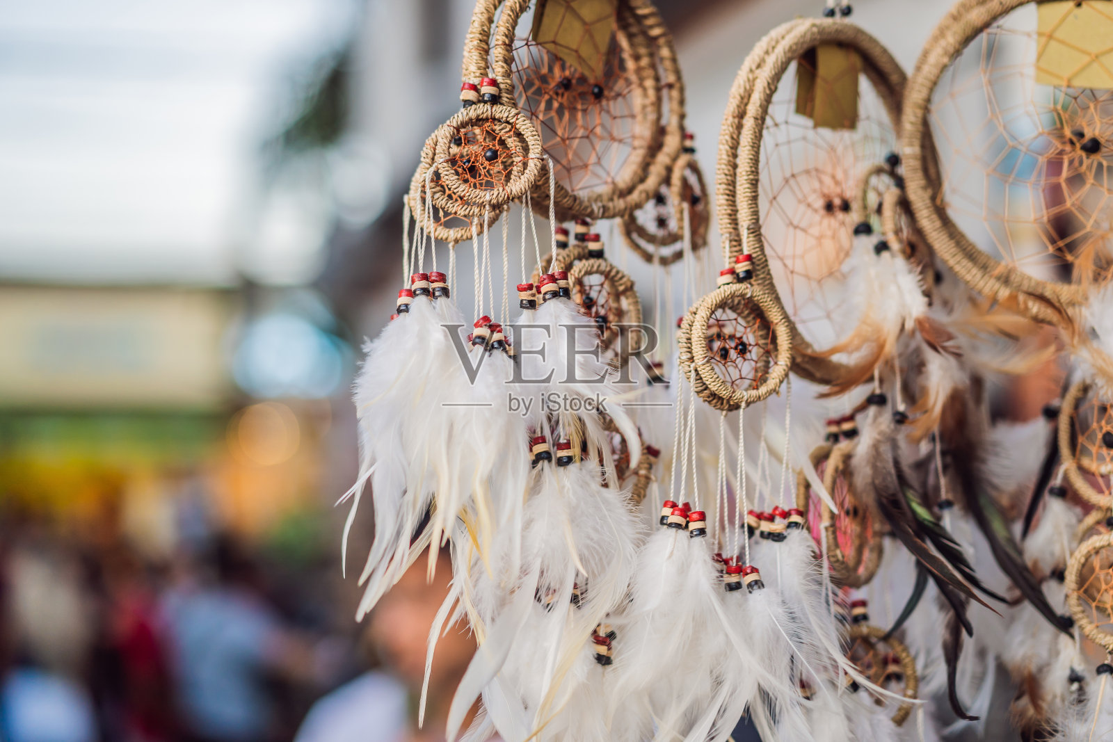 在巴厘岛著名的乌布市场有典型的纪念品和手工艺品照片摄影图片