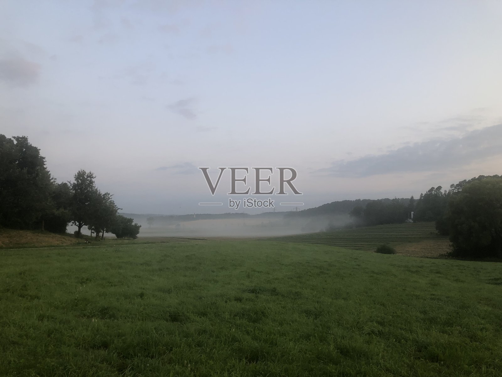 山谷里有雾的早晨照片摄影图片