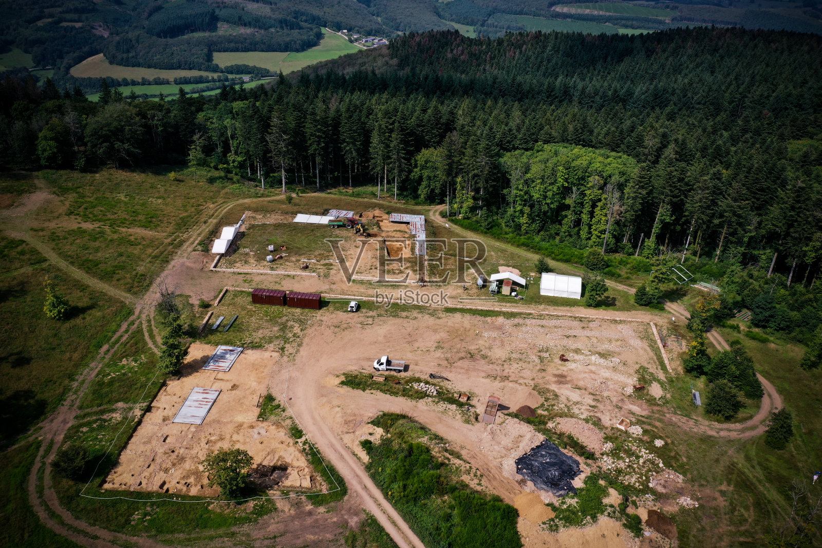 莫尔文的比夫雷山考古发掘的鸟瞰图照片摄影图片
