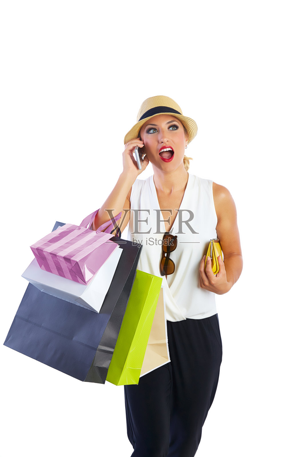 金发购物狂女人包和智能手机照片摄影图片