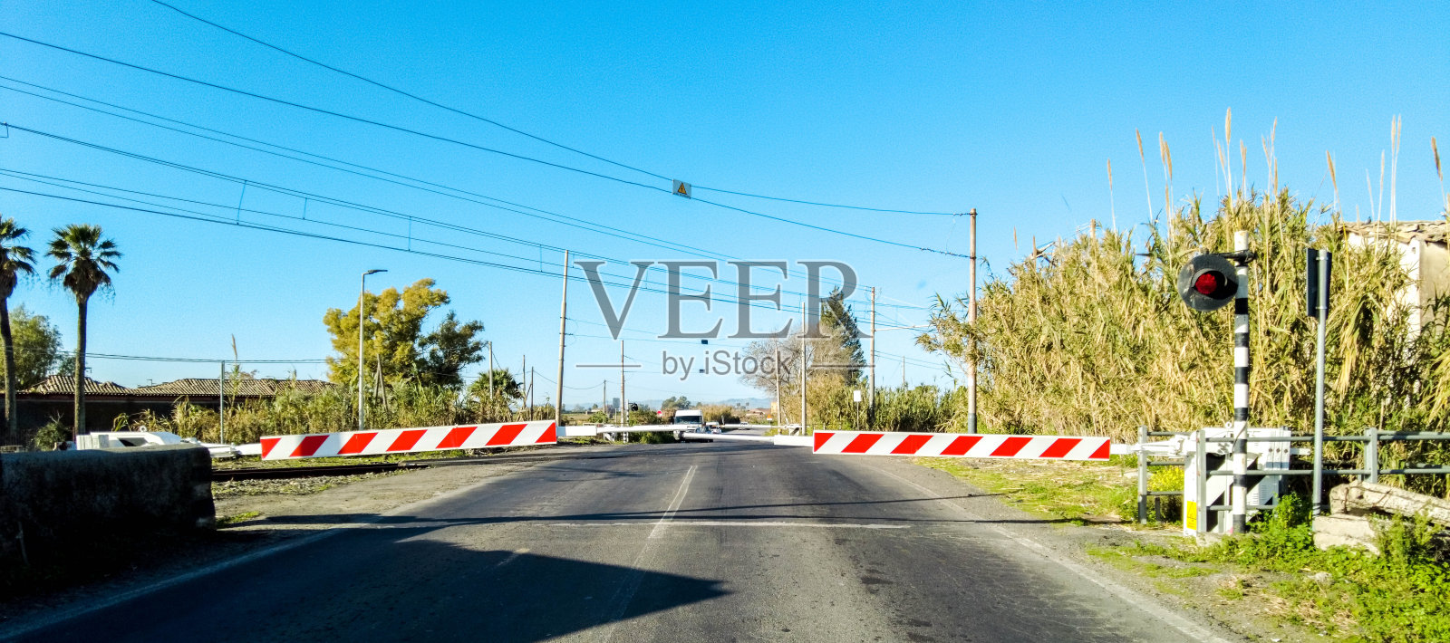 火车铁路道口照片摄影图片