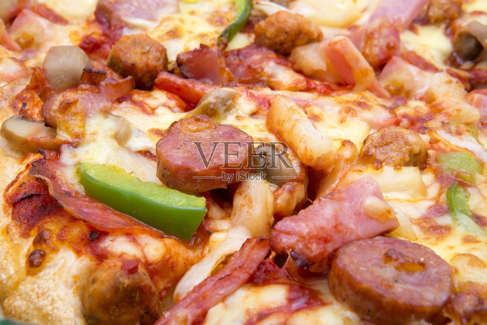 白色背景上的披萨照片摄影图片