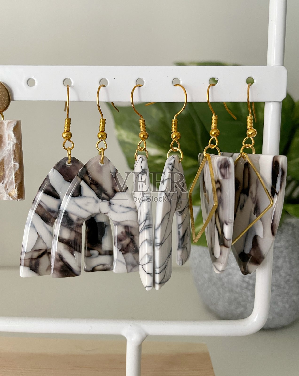 软陶的耳环照片摄影图片