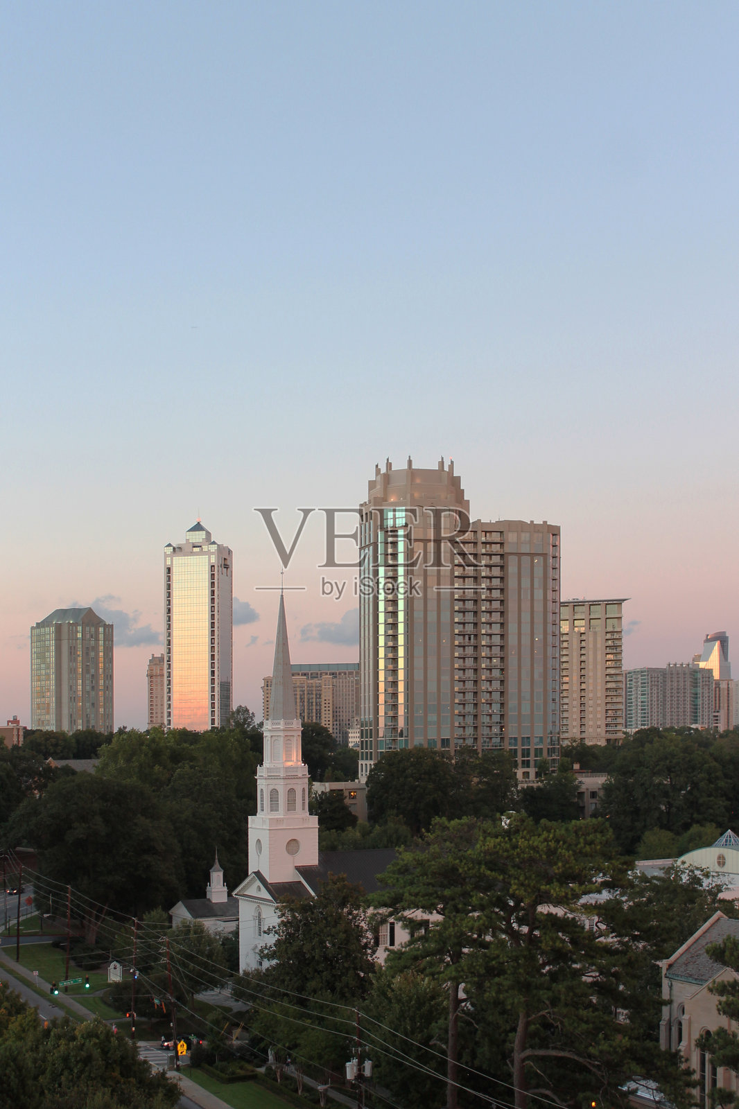 在日落时分的鹿头社区照片摄影图片