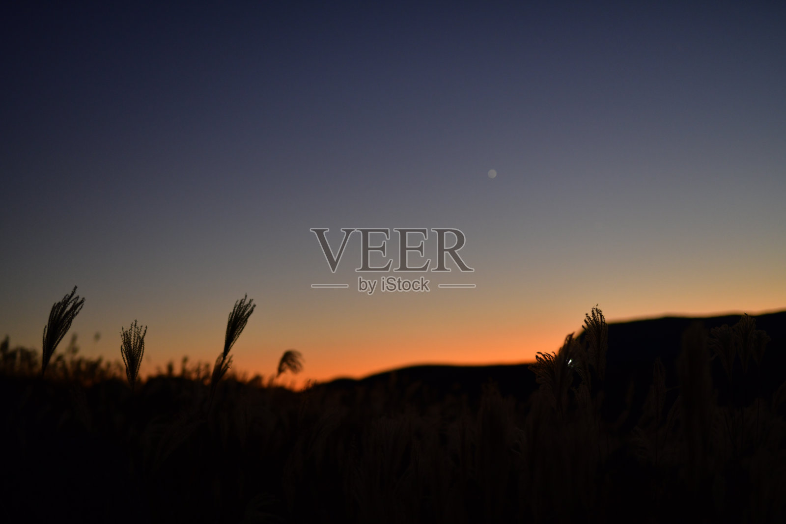 秋日黄昏时平郎台的景色照片摄影图片