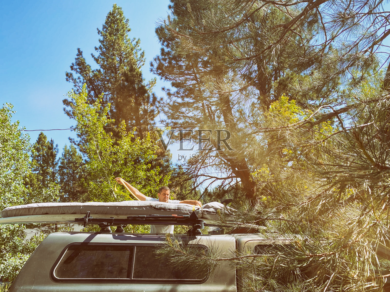 和家人一起开车旅行照片摄影图片