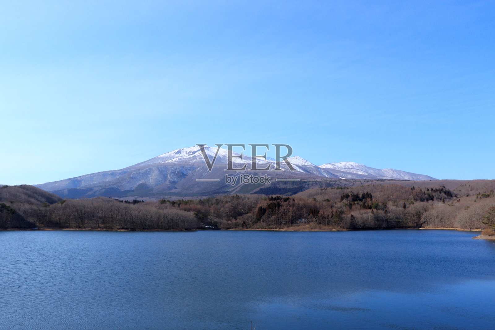 从“川垣坝”(宫城县白石市)(宫城县造镇)看到的雪“造山山脉”照片摄影图片