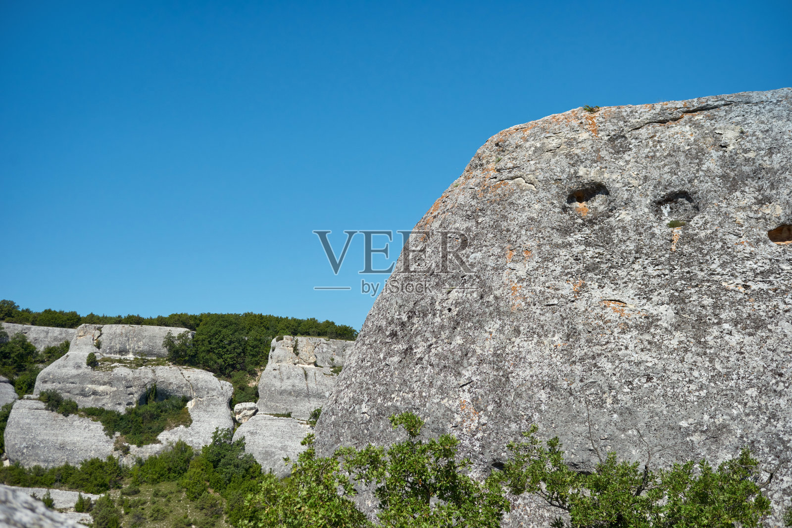山洞里的城市照片摄影图片
