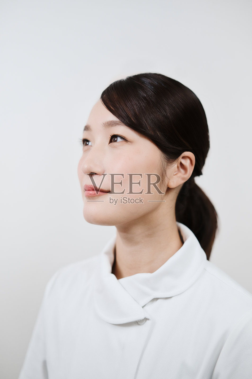 穿白大褂的女人照片摄影图片