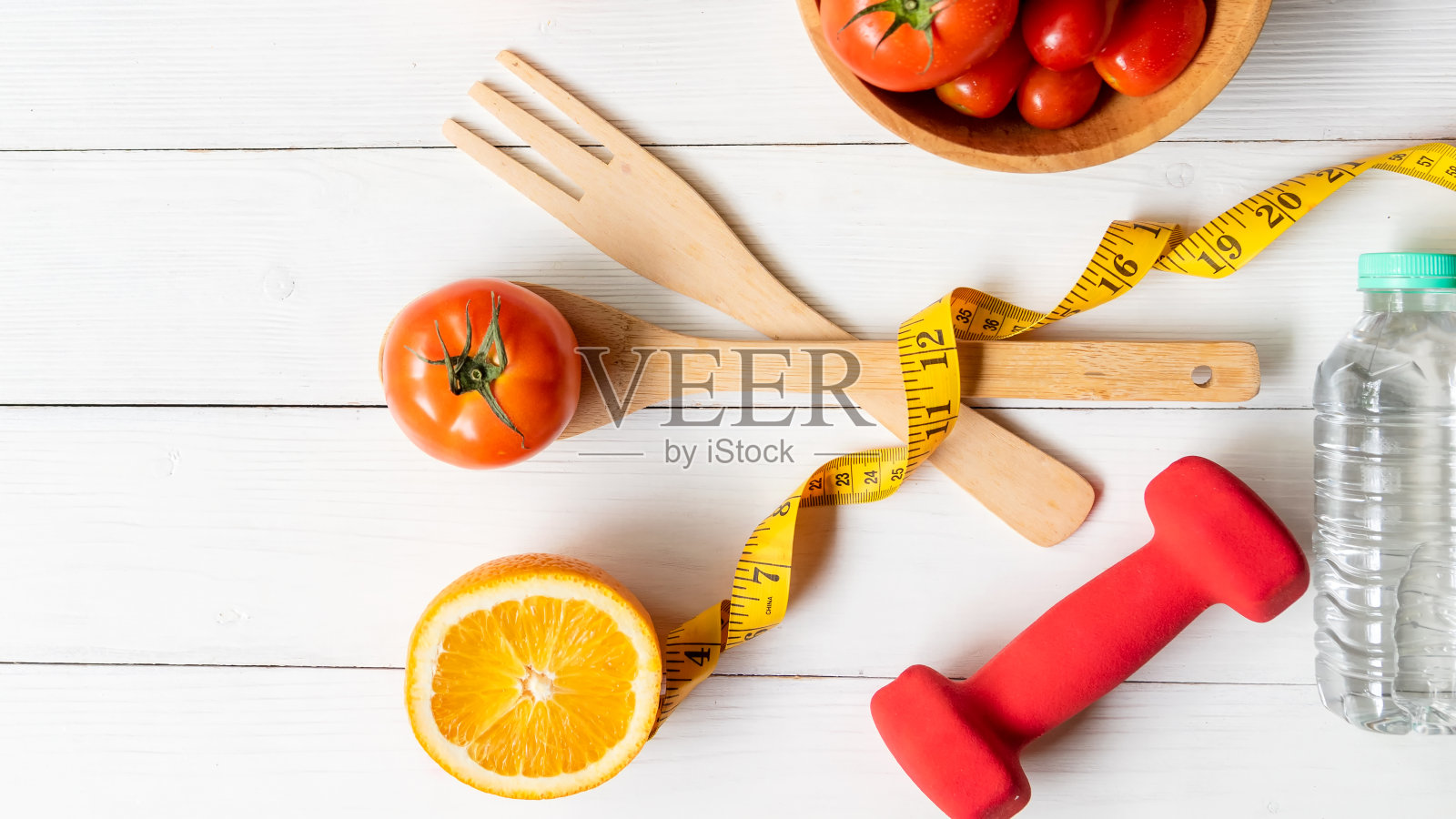 饮食健康饮食和饮食为生活方式的健康理念。用新鲜水果和卷尺进行健身运动照片摄影图片