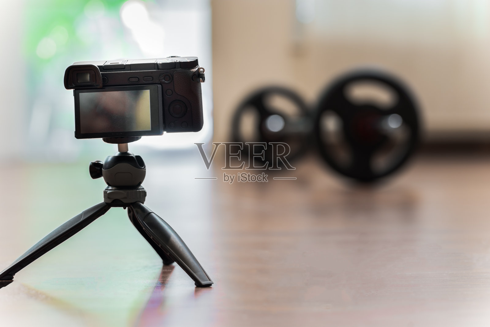 摄像机拍摄杠铃照片摄影图片