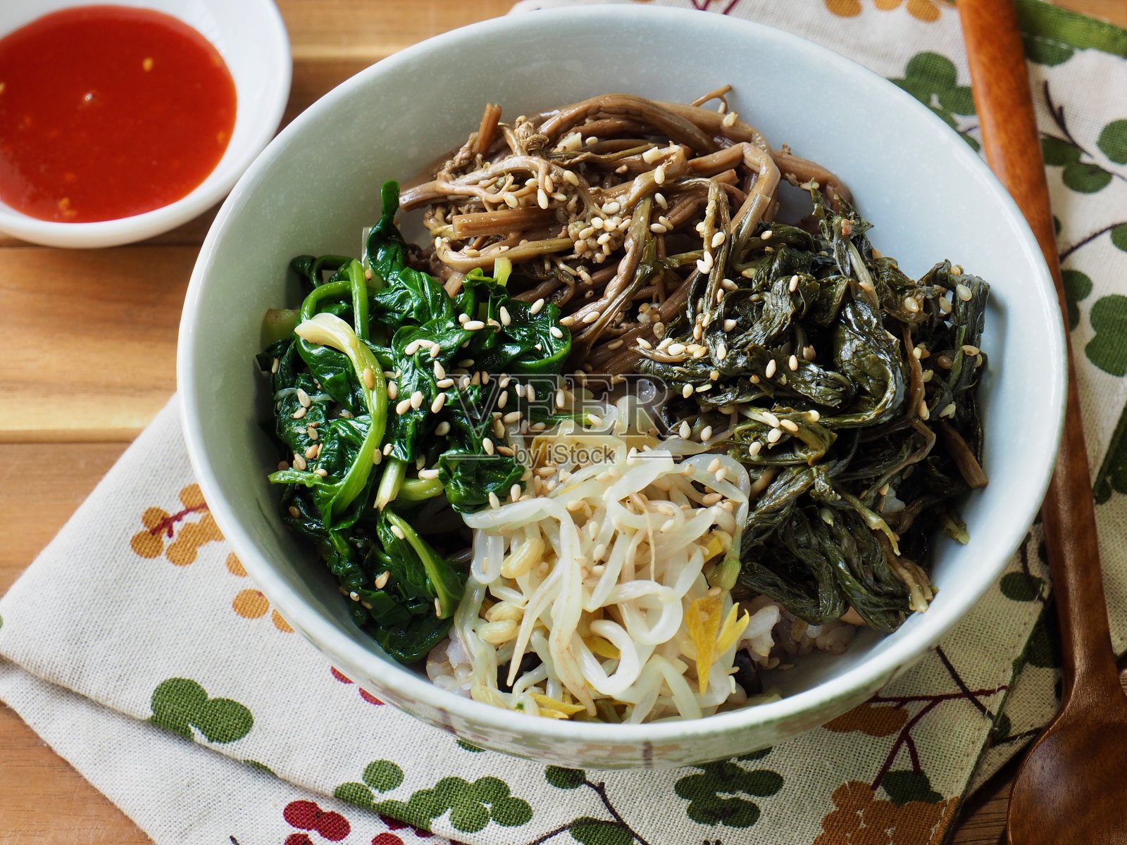 韩食石锅拌饭，食物，烹饪照片摄影图片