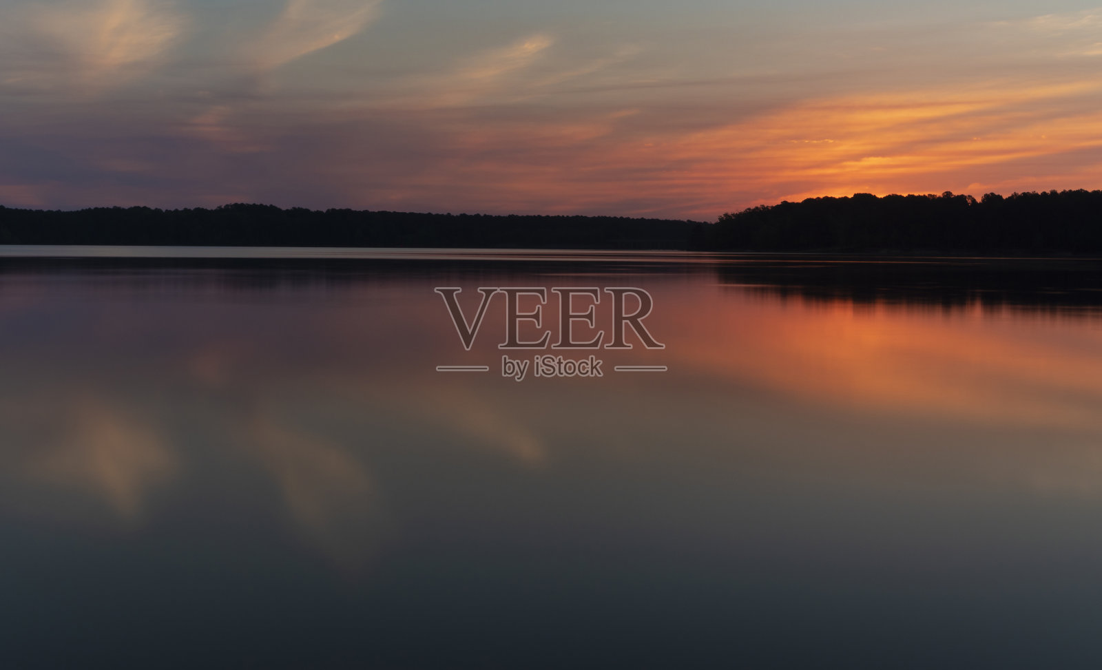 约旦湖上色彩斑斓的日落照片摄影图片