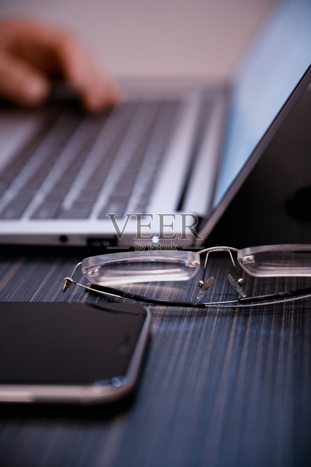 办公室的商人照片摄影图片