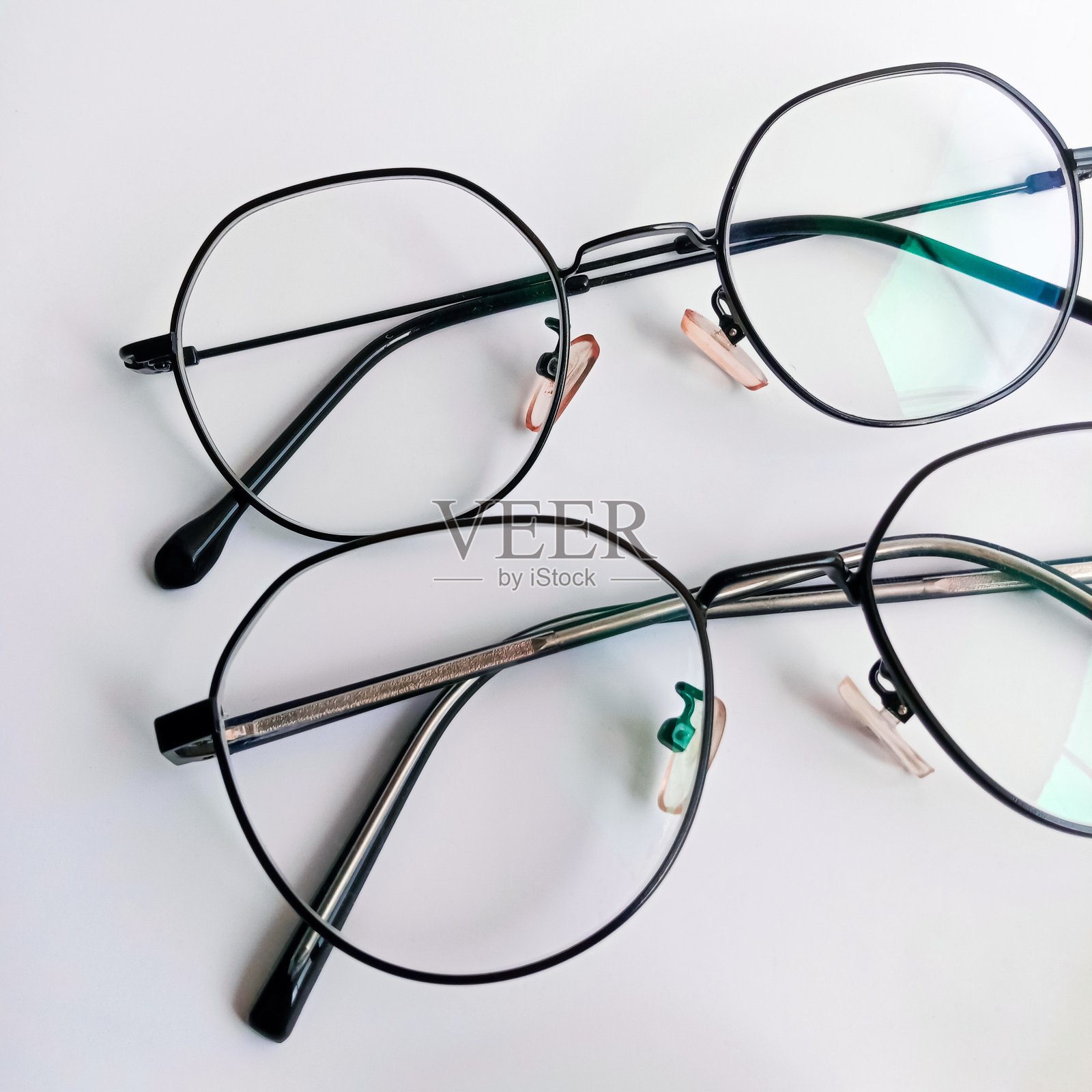 防辐射镜片的眼镜。照片摄影图片