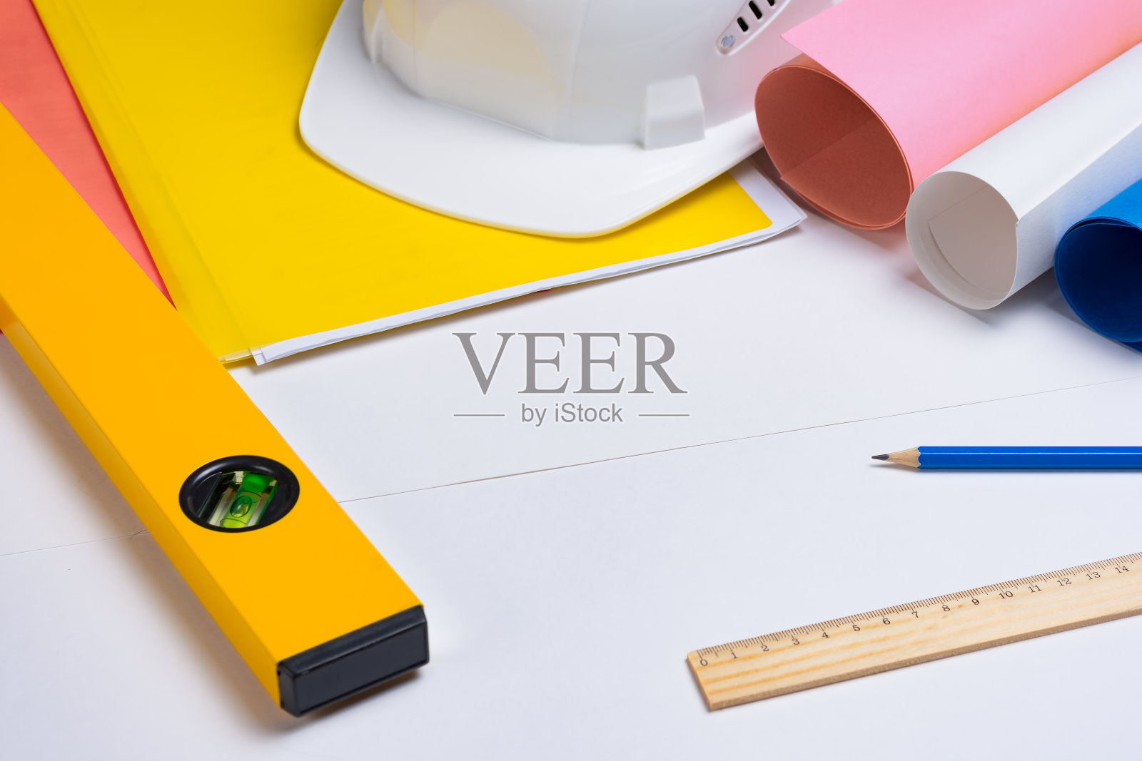 建筑师，工程师，建筑工人的办公桌。新建筑的设计概念。照片摄影图片