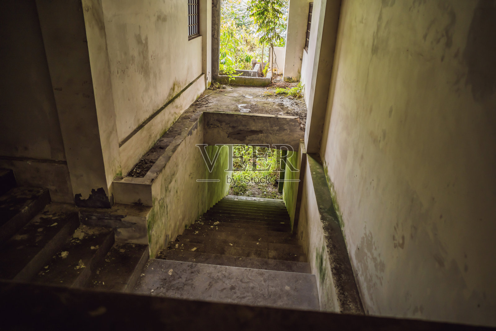 贝都古里一个被遗弃的神秘酒店。印度尼西亚,巴厘岛照片摄影图片