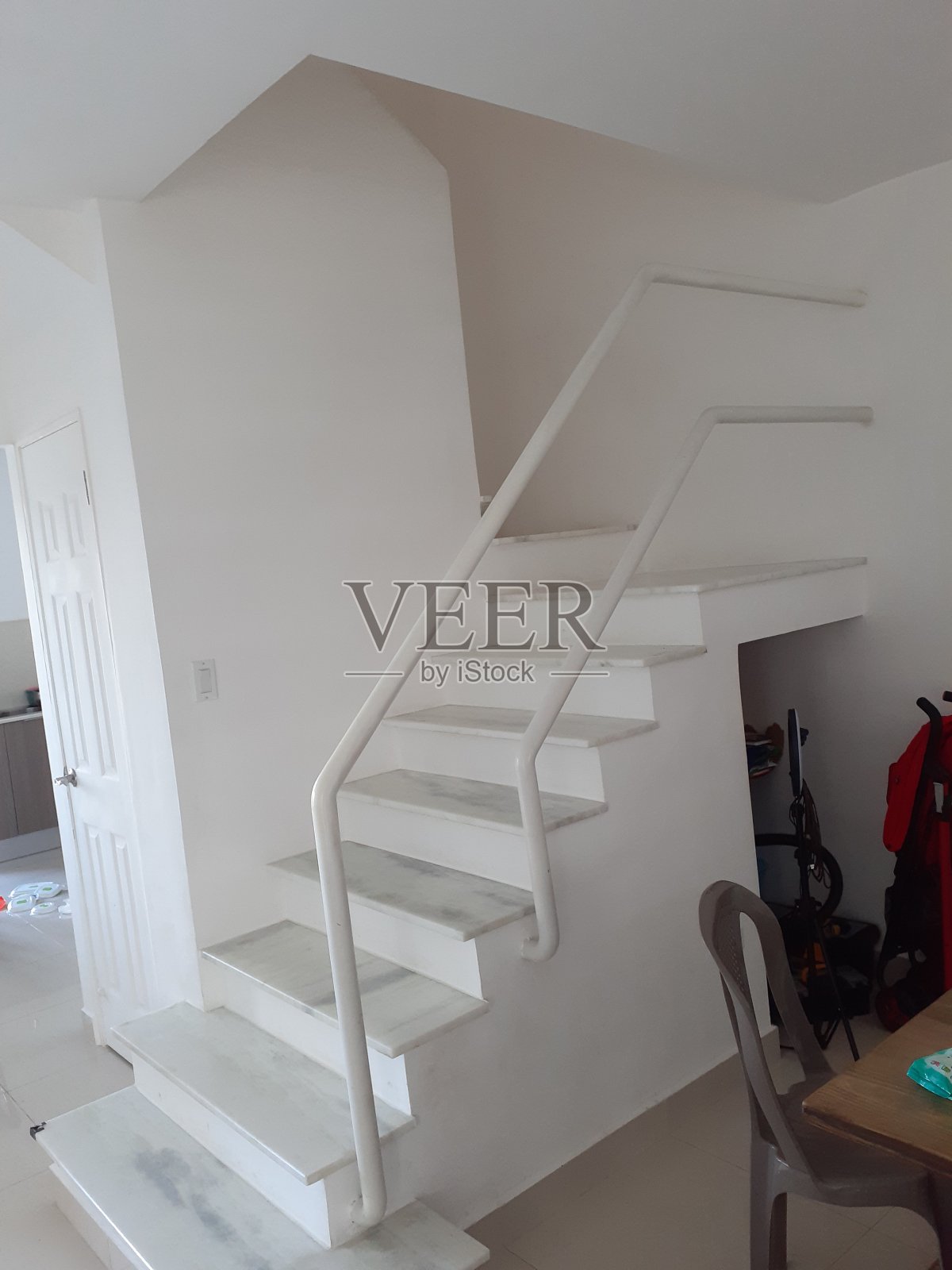 室内白色楼梯，设计照片摄影图片