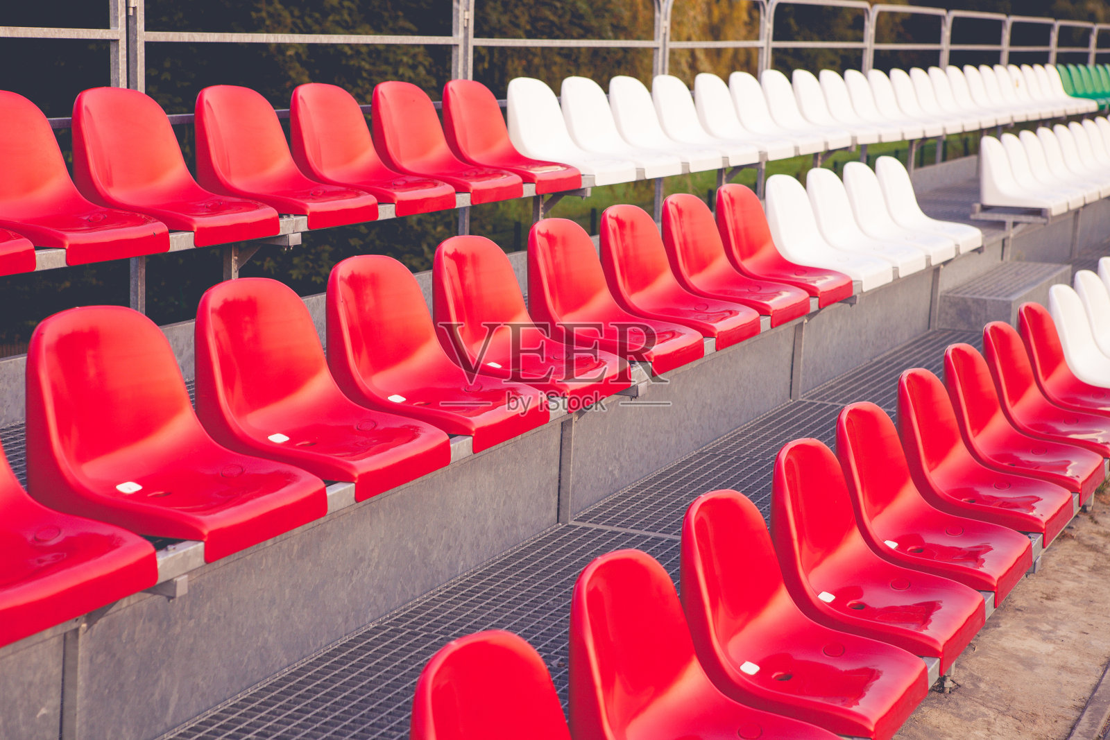 足球场的椅子照片摄影图片