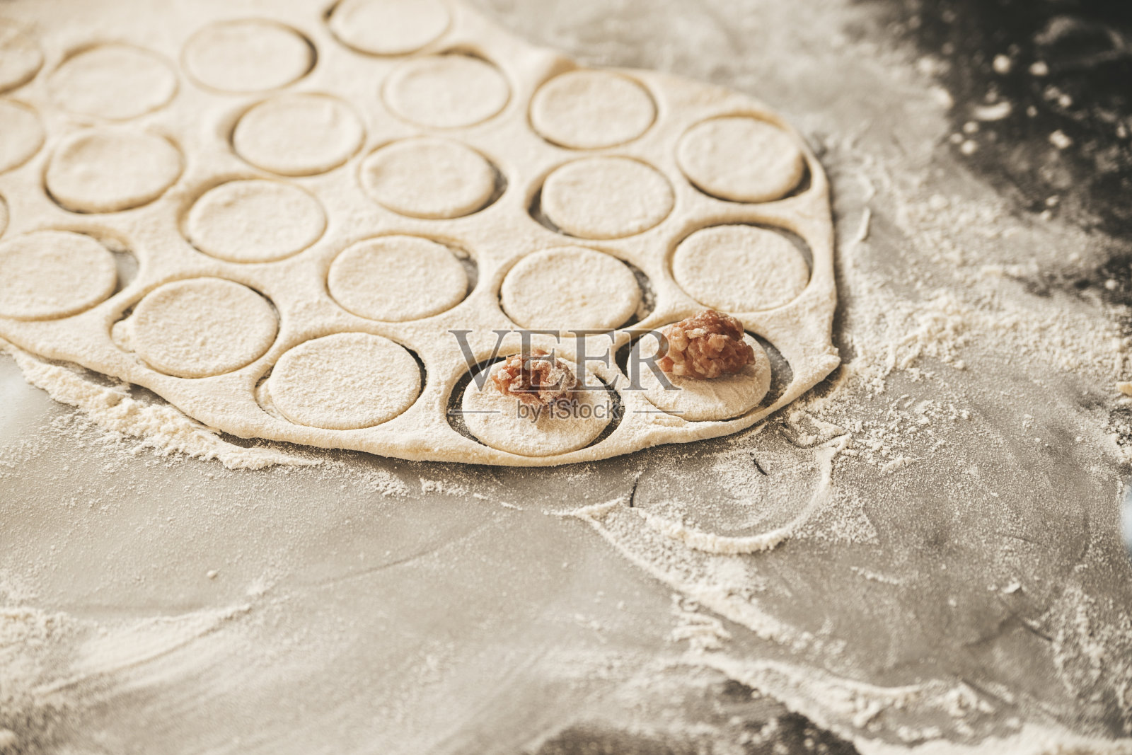 自制饺子的过程照片摄影图片
