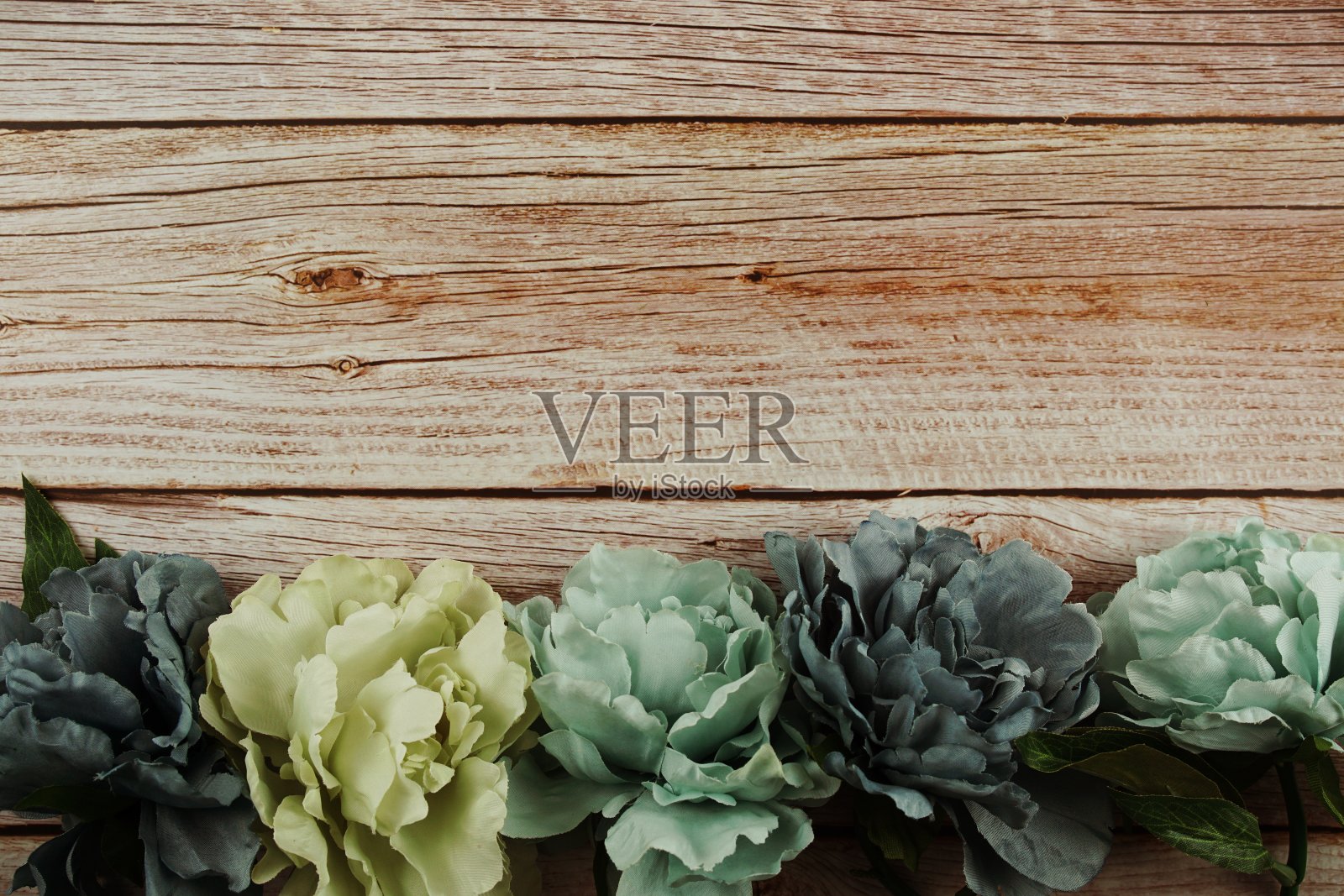 蓝色牡丹花边框木制背景照片摄影图片