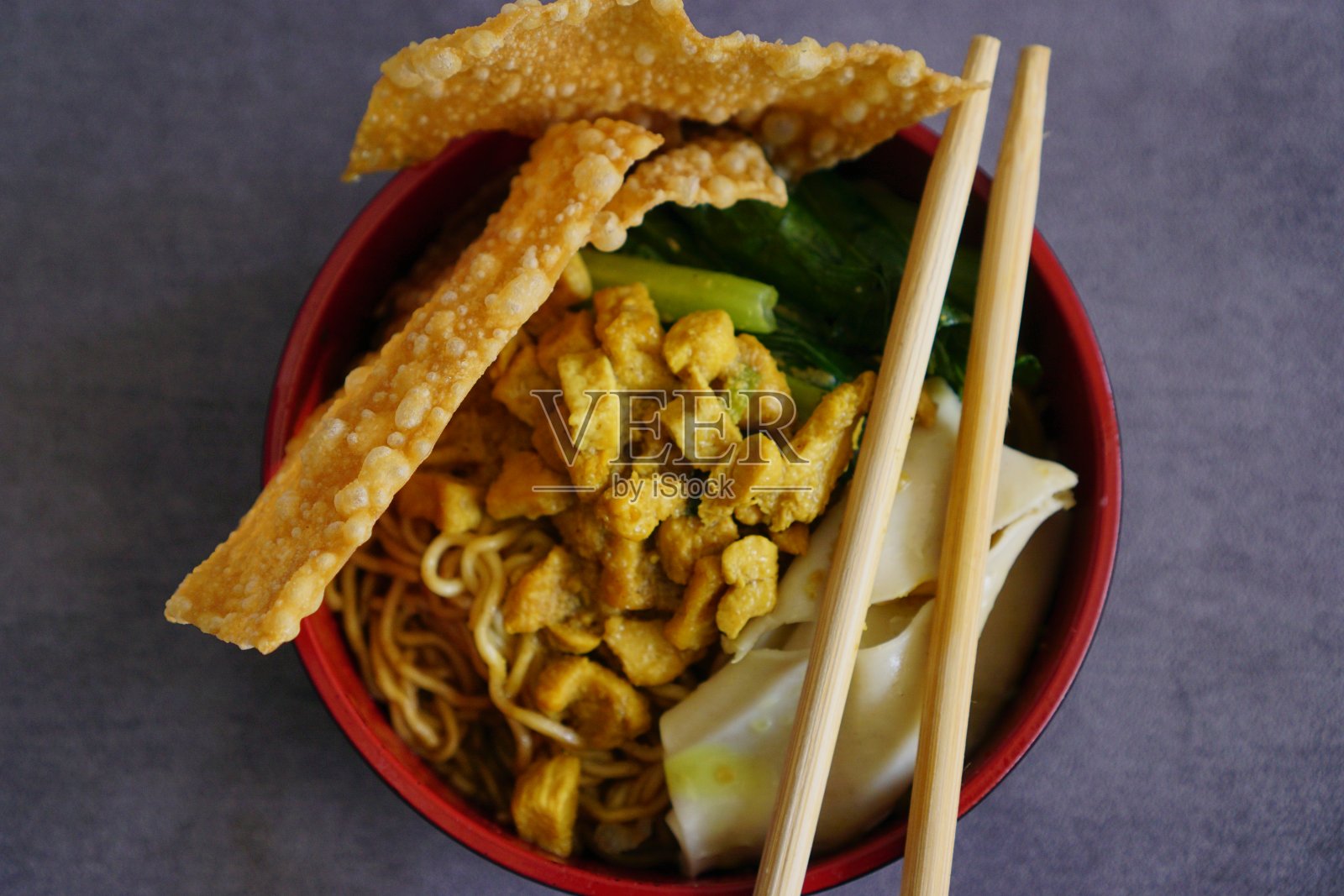 鸡肉面条照片摄影图片