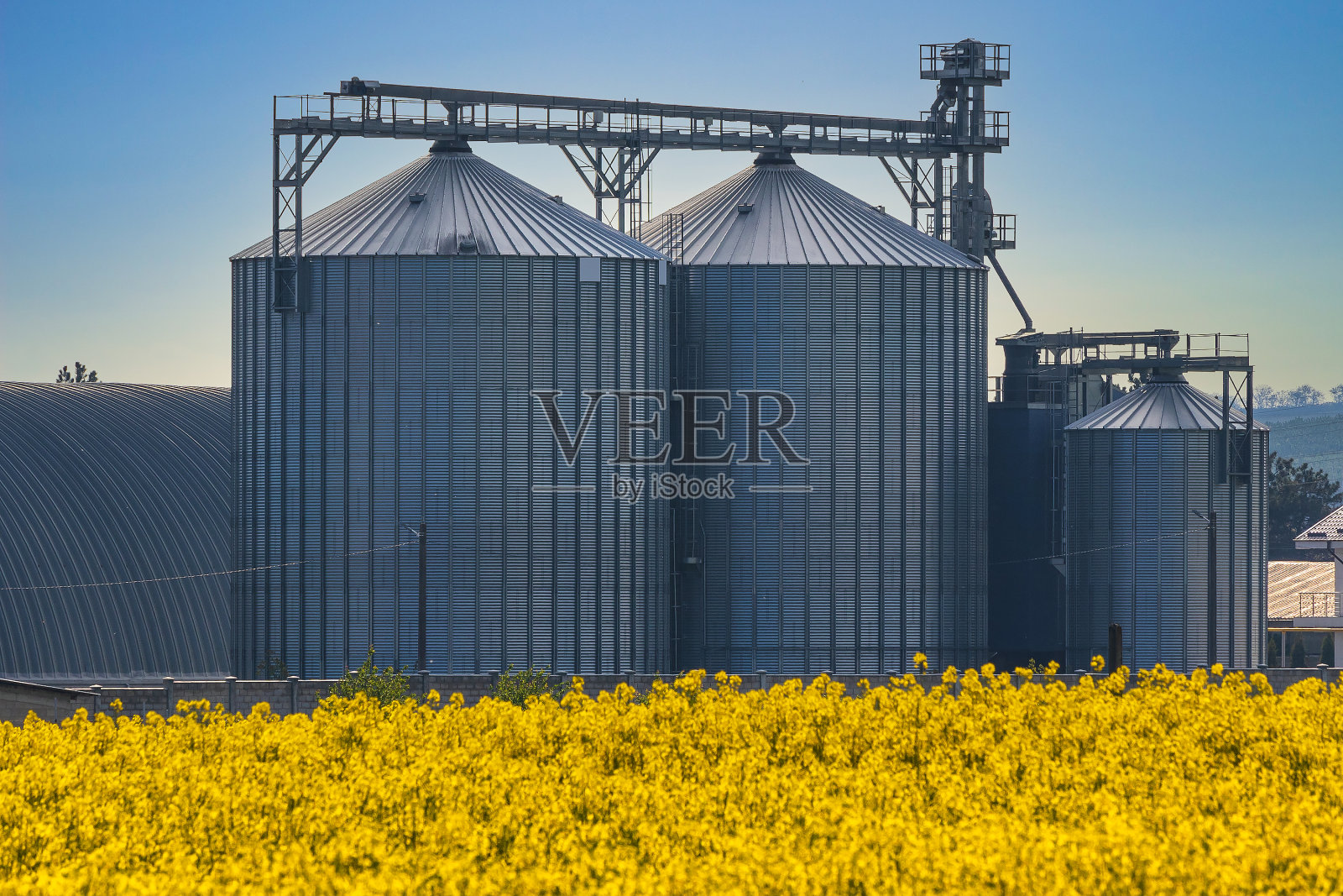 农业机库或粮食仓库。乡村农场背景照片摄影图片