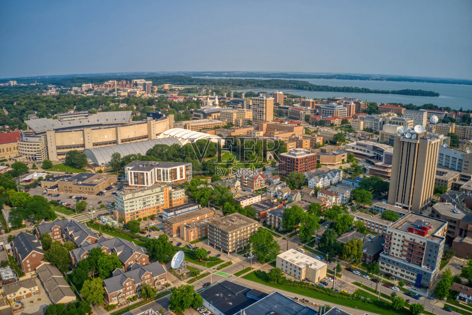 威斯康辛州麦迪逊市一所大型大学的鸟瞰图照片摄影图片