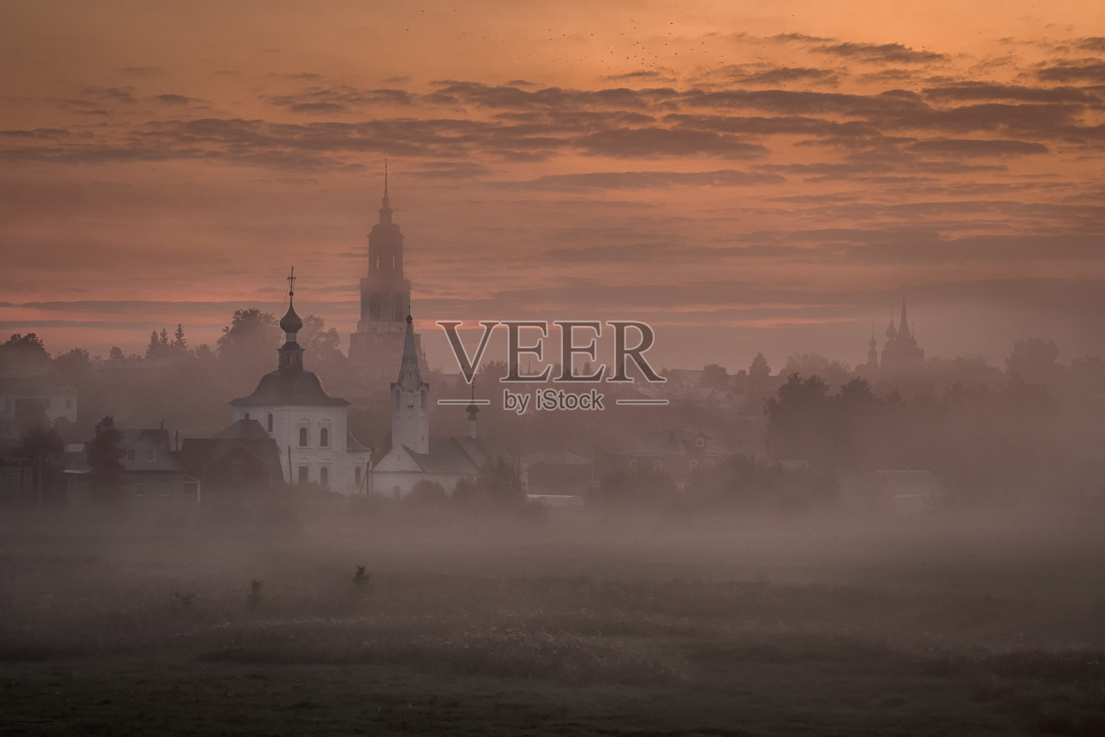 《迷雾中的穹顶》照片摄影图片