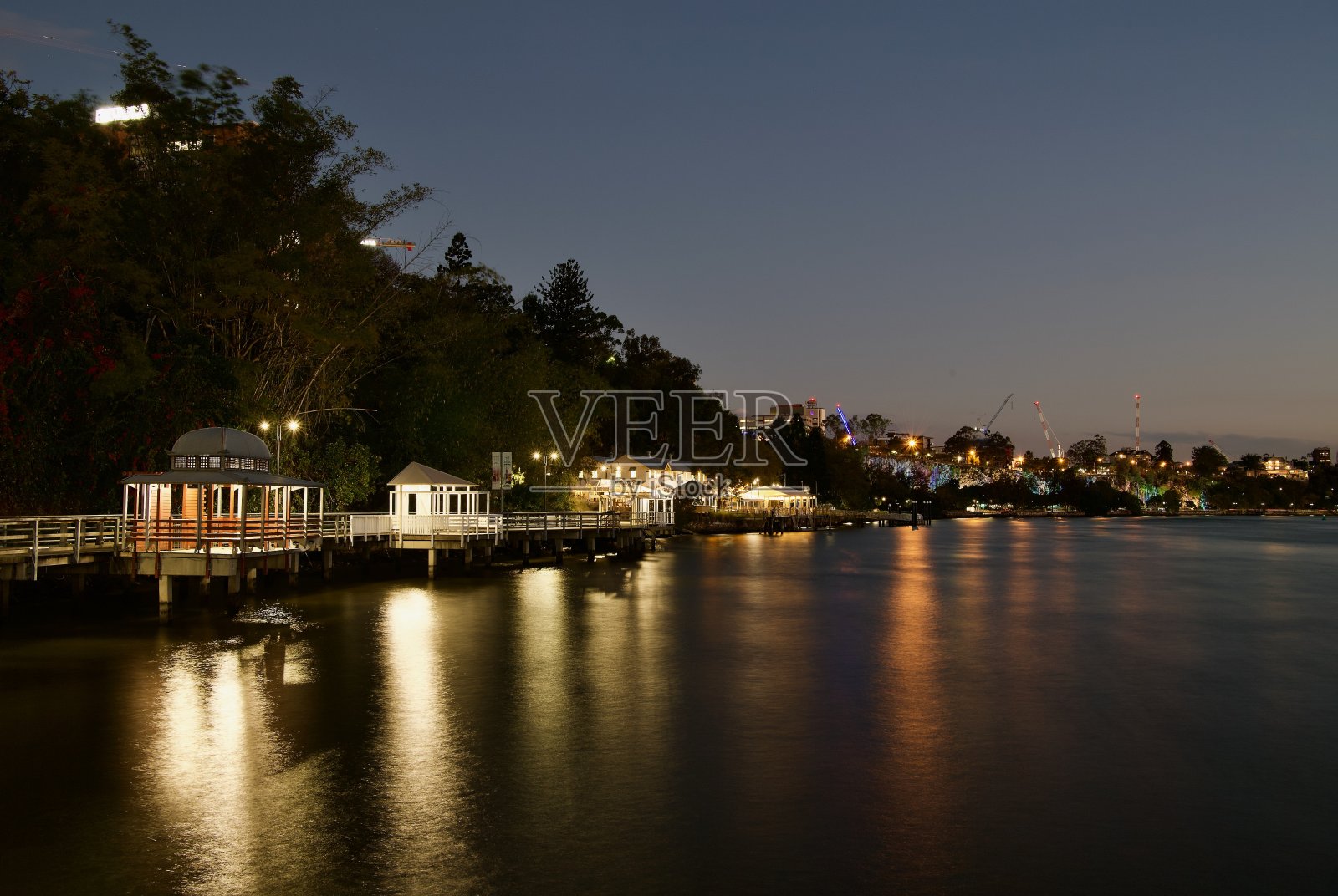 袋鼠角河木板路和夜间的瞭望台照片摄影图片