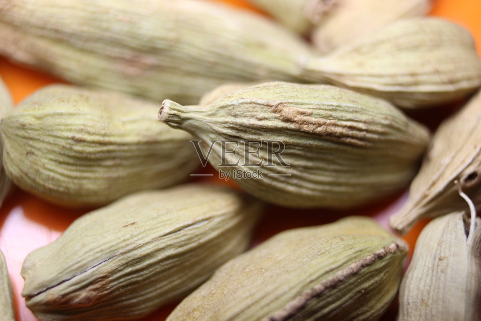 小豆蔻果带种子，小豆蔻香料照片摄影图片