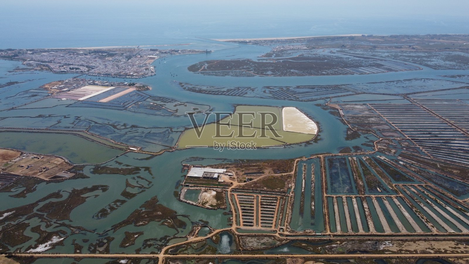 克里斯蒂娜岛沼泽的鸟瞰图照片摄影图片