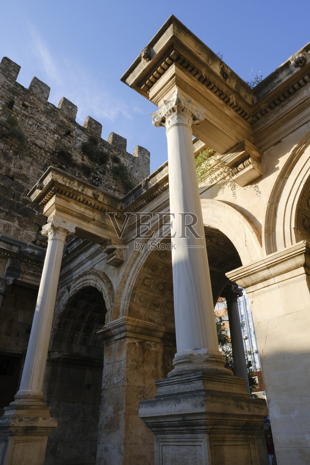 安塔利亚哈德良之门的垂直细节照片摄影图片