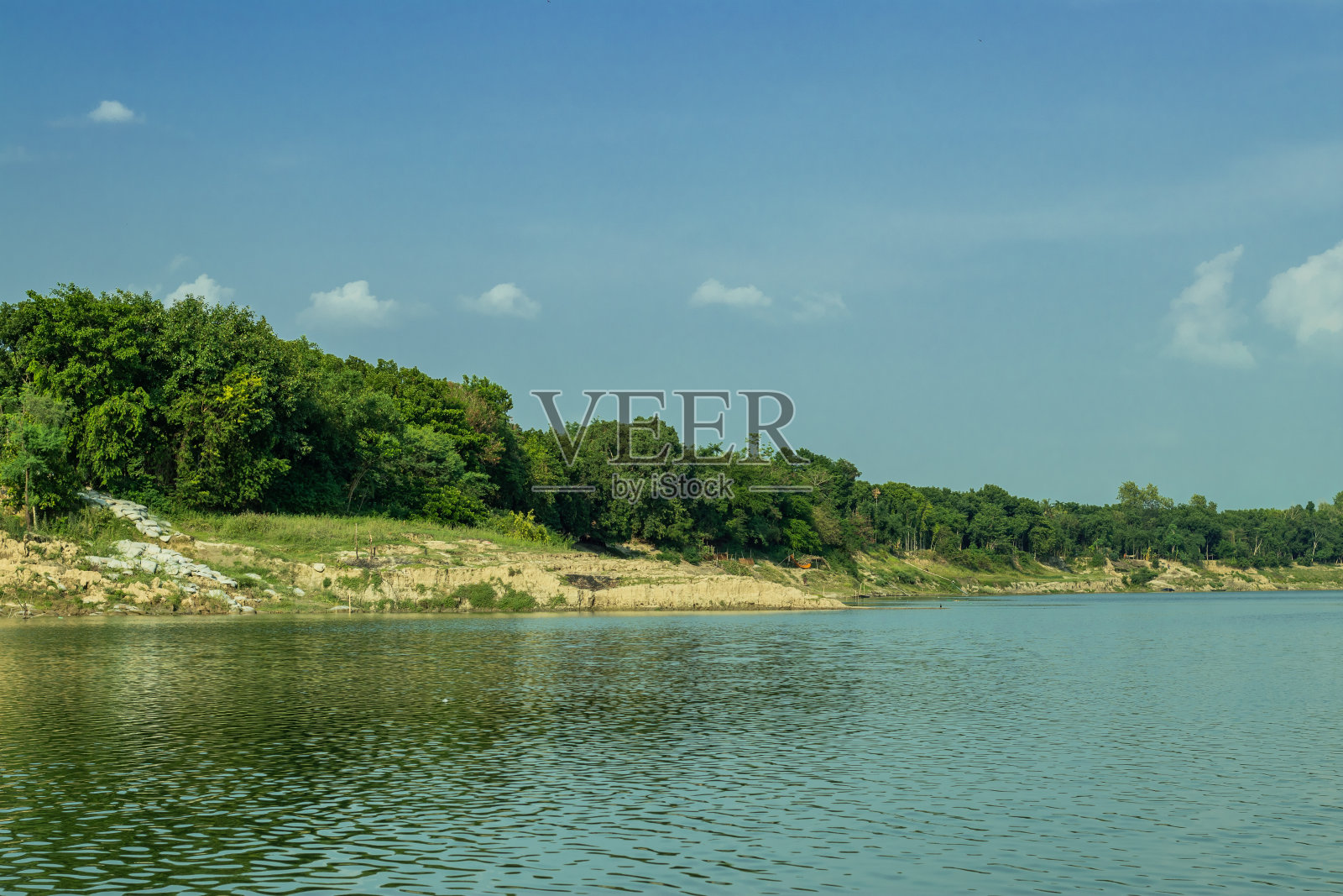 自然的绿色和蓝色的天空的小河流的孟加拉国照片摄影图片
