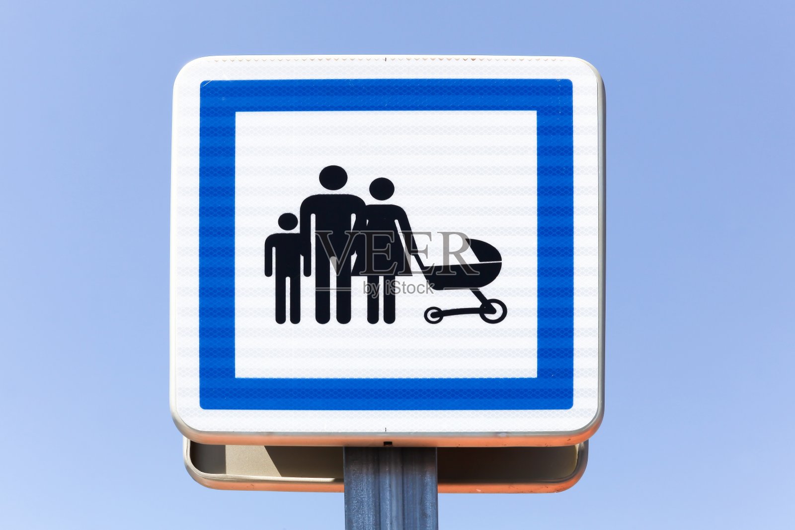 家庭专用停车位照片摄影图片