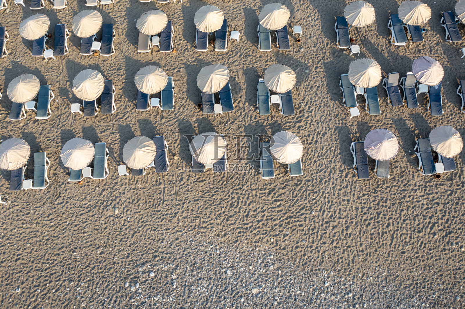 安塔利亚市美丽的沙滩和热带海洋照片摄影图片