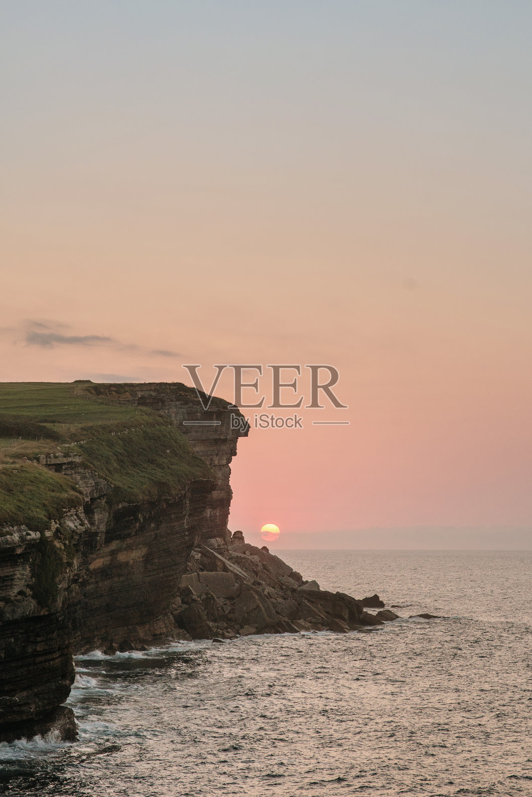 悬崖在日落时分照片摄影图片