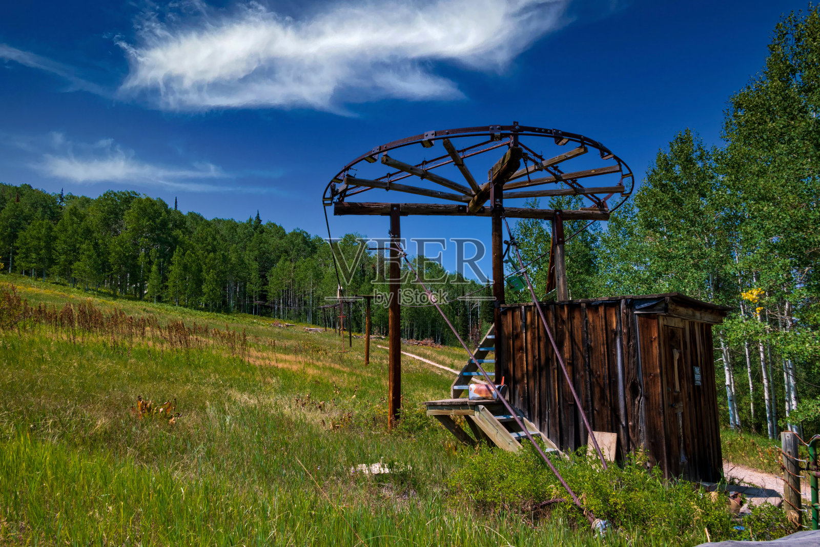 科罗拉多州铜岭的废弃滑雪缆车照片摄影图片