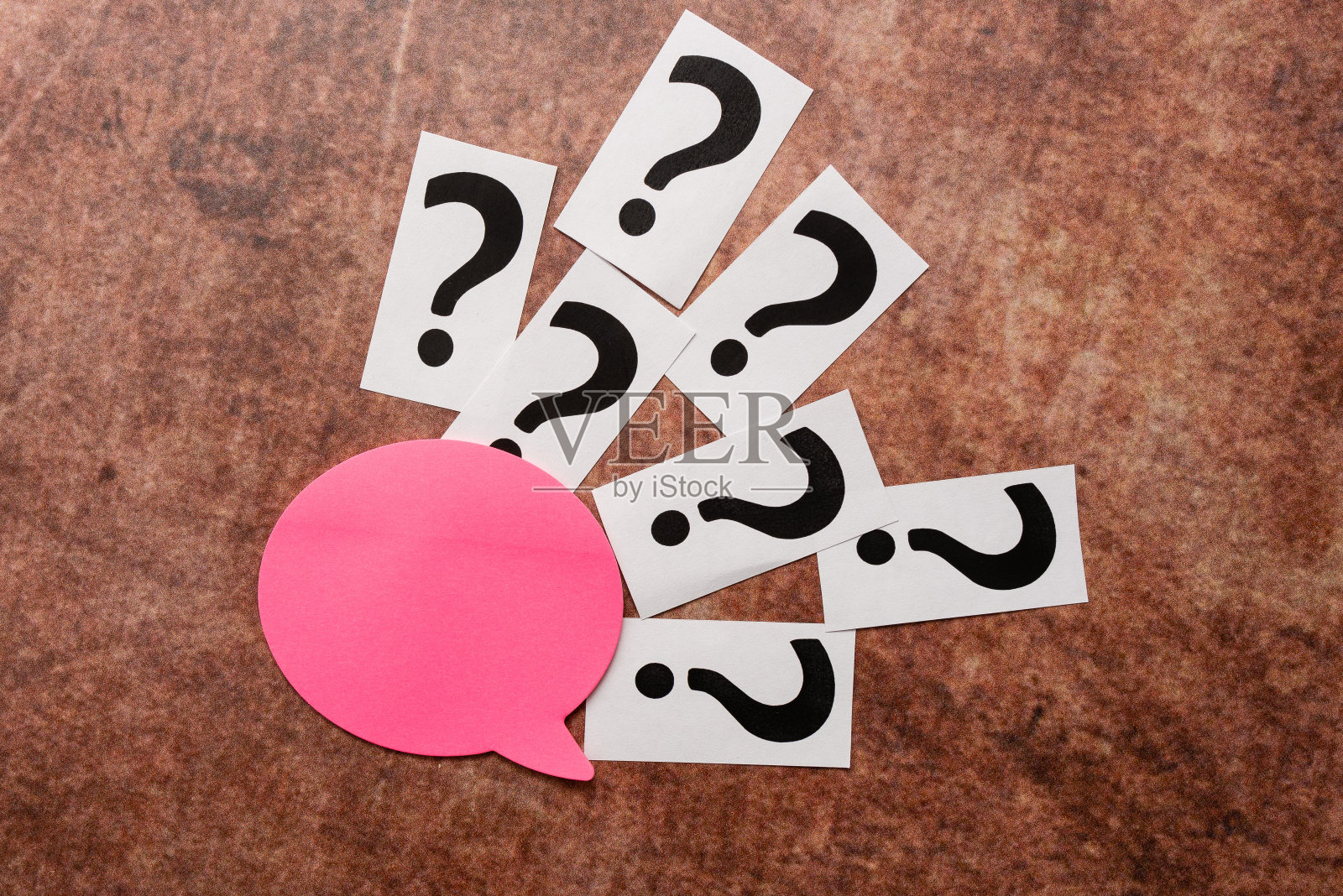 写作询问思考新想法，打破困惑之谜，提出相关问题，理解逻辑推理，记录重要笔记照片摄影图片