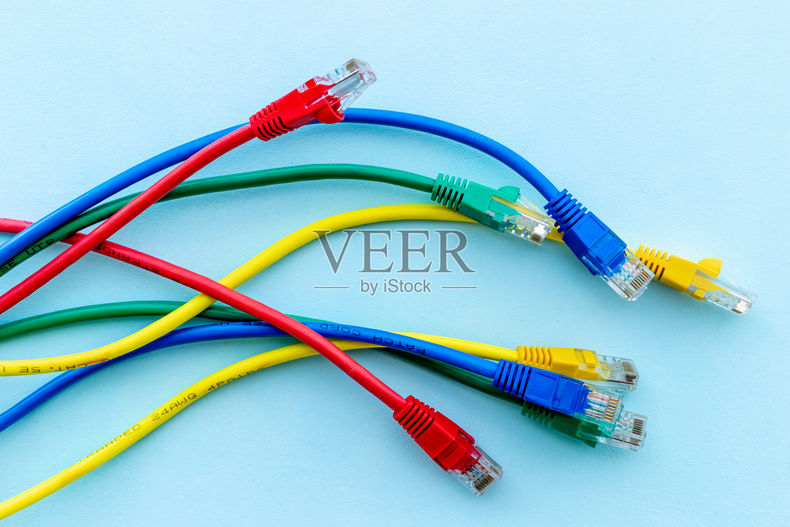 彩色电缆和电线，俯视图照片摄影图片