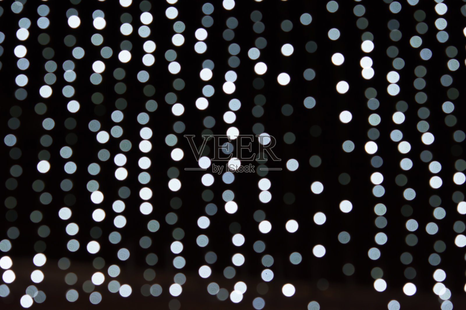 在黑色背景上的光散景照片摄影图片