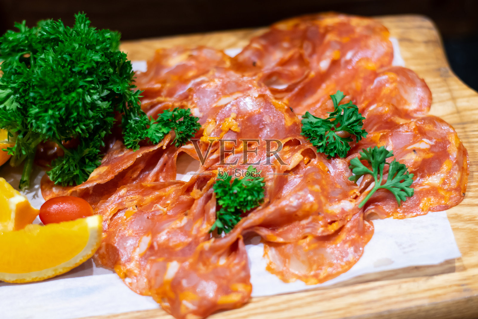 意大利蒜味腊肠照片摄影图片