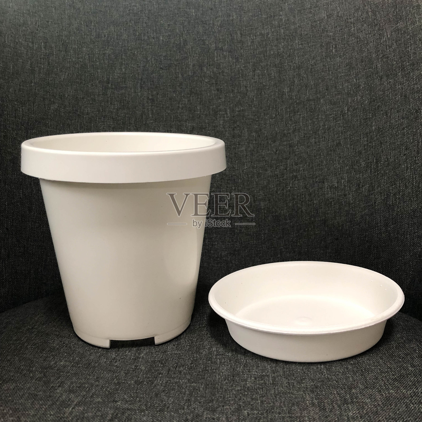 白色的空塑料花盆，在家做园艺，在家做爱好照片摄影图片