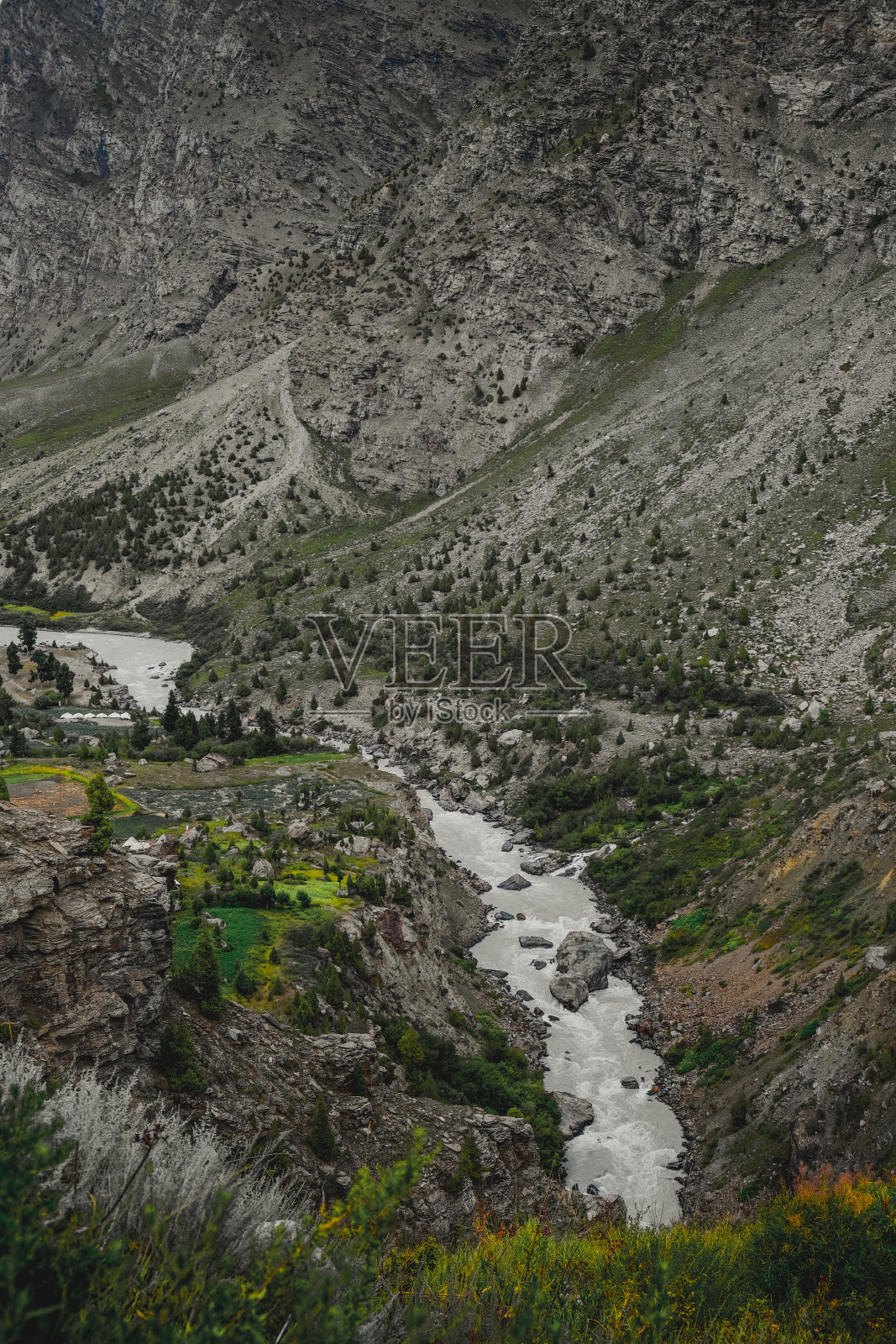 巴加河和山谷消失在景观中照片摄影图片