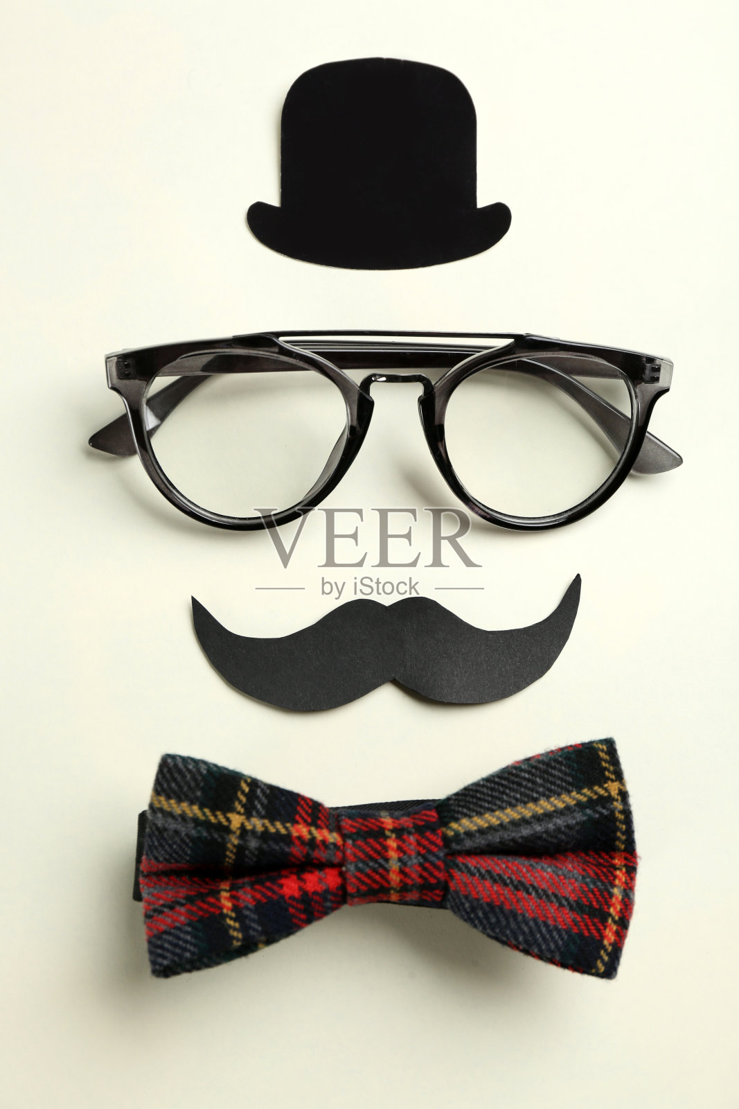 有趣的贺卡问候由男性配件，俯视图。父亲节快乐照片摄影图片